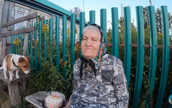 Семья погорельцев из Кирсаново переехала в новый дом и отметила новоселье
