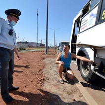 В Оренбурге проверили на безопасность автобусы на маршрутах 67 и 51