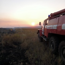 На границе Сорочинского горокруга и Тоцкого района бушевал крупный пожар