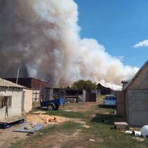 В Оренбуржье люди живым щитом стояли, защищая село от огня