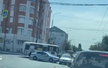 В центре Оренбурга в аварию попал автомобиль ДПС