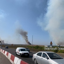 Под Оренбургом в районе газзавода горят поля сразу в нескольких местах