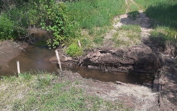 В Абдулино трое мужчин украли водоотводную трубу прямо с русла реки