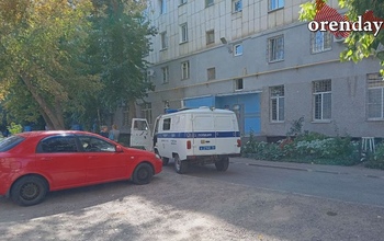 В Оренбурге скончалась девушка, выпавшая с 4 этажа на Туркестанской (18+)