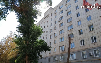 В Оренбурге на улице Туркестанской с четвертого этажа выпала девушка (18+)