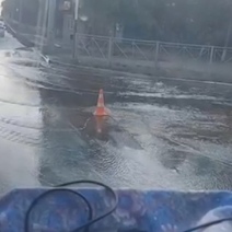 В Оренбурге затопило перекресток улиц Всесоюзной и Волгоградской