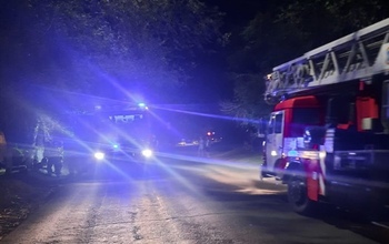 В Орске полицейские вывели из горящего многоквартирного дома восемь человек
