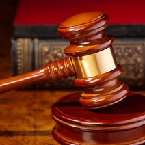 Орчанин не смог отсудить компенсацию за поврежденный BMW, влетевший из-за ямы в КАМАЗ