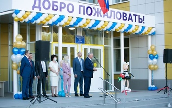 Денис Паслер открыл новую школу в посёлке Пригородном
