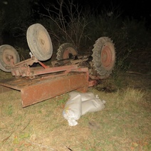 В Оренбуржье погиб водитель опрокинувшегося трактора (18+)