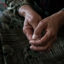 В Матвеевском районе сын ограбил и попытался задушить свою мать-пенсионерку (18+)