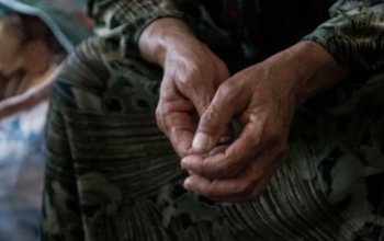 В Матвеевском районе сын ограбил и попытался задушить свою мать-пенсионерку (18+)