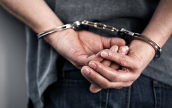 В Курманаевском районе мужчина ударил полицейского головой в висок