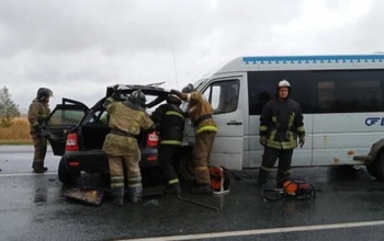 На трассе Уфа – Оренбург в ДТП между автобусом и LADA один человек погиб, четверо пострадали