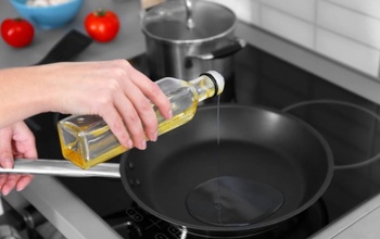 В Беляевском районе женщина плеснула в знакомого горячим маслом из сковороды