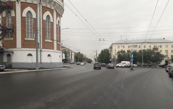 В центре Оренбурга женщина-водитель маршрутного ПАЗа сбила велосипедиста и уехала с места ДТП