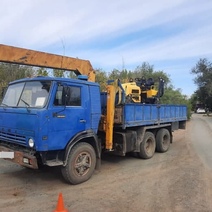 В Орске на улице, где нет воды из-за аварии, водитель крана стрелой снес газовую трубу
