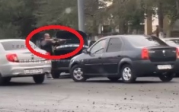 В Оренбурге задержали водителя, угрожавшего ружьем в ходе конфликта на проспекте Победы