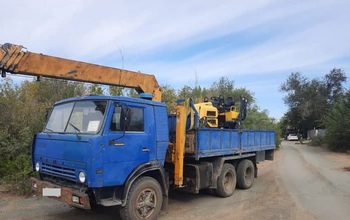 В Орске на улице, где нет воды из-за аварии, водитель крана стрелой снес газовую трубу