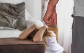Житель Орска, подозревавший жену в измене, забил её до смерти (18+)