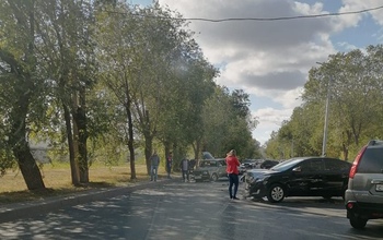 В Оренбурге столкнулись сразу три автомобиля