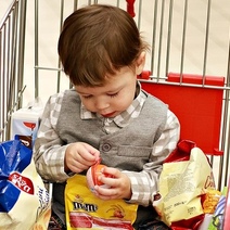 В Оренбуржье детям до 16 лет запретили ходить без взрослых в ТРЦ и кино