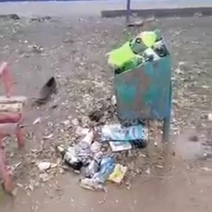 В Оренбурге завалена мусором детская площадка
