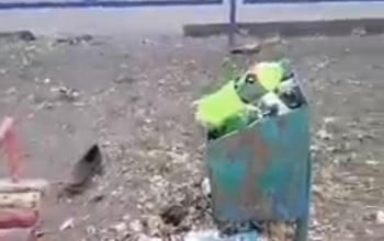 В Оренбурге завалена мусором детская площадка
