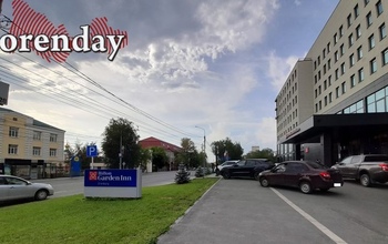 Руководство отеля «Hilton Garden Inn Orenburg» попросили разобраться с тротуаром