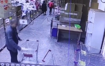 В Оренбурге в магазине мужчина прикарманил забытый в тележке кошелек