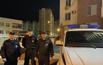 В Оренбурге на подоконнике у открытого окна на 14 этаже играли малыши