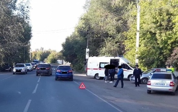 В Новотроицке под колеса 