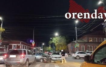В Оренбурге на перекрестке 8 Марта и Ленинской произошла авария