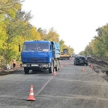 В Оренбуржье 18-летний водитель без прав сбил дорожного рабочего и протаранил погрузчик и КамАЗ