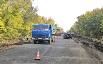 В Оренбуржье 18-летний водитель без прав сбил дорожного рабочего и протаранил погрузчик и КамАЗ