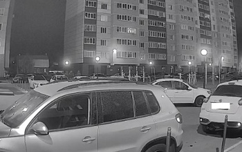 В Оренбурге с восьмого этажа выпала девушка (18+)