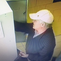 В Орске разыскивают подозреваемого в краже кошелька из камеры хранения в ТЦ