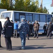 В Оренбурге рынок Петровский оцепили полицейские