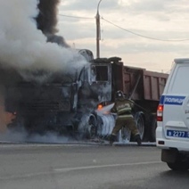 В Оренбурге на объездной загорелся КамАЗ