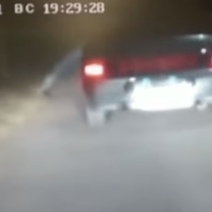 Появилось видео погони за подозреваемым в убийстве студенток в Гае (18+)