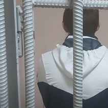 В Новосергиевке нетрезвый угонщик на «ВАЗ-2107» протаранил стену жилого дома