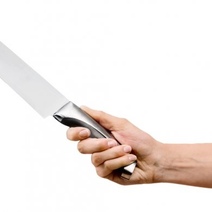 Жителя Оренбурга взбешенная жена ударила ножом в грудь