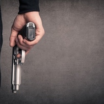 Оренбуржец пытался избавиться от найденного пистолета при задержании полицией