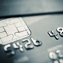 Гайчанка, желавшая перевыпустить банковскую карту, лишилась денег