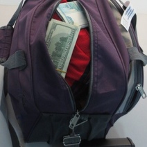 В аэропорту Оренбурга снова задержали пассажира с большой суммой валюты