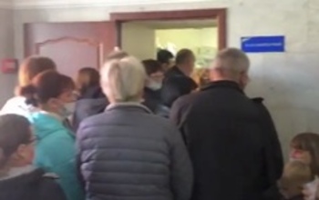 В Оренбурге огромные очереди в Центре занятости населения