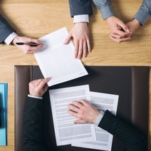 Юрисконсульта из Оренбурга подозревают в фальсификации доказательств в суде