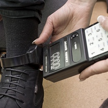 В Оренбурге полицейские, ставившие 18-летнего парня в позу звезды, отправлены под домашний арест