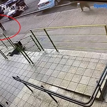 В Оренбурге мужчина похитил у знакомого 300 000 рублей и 2000 долларов