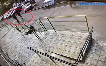 В Оренбурге мужчина похитил у знакомого 300 000 рублей и 2000 долларов